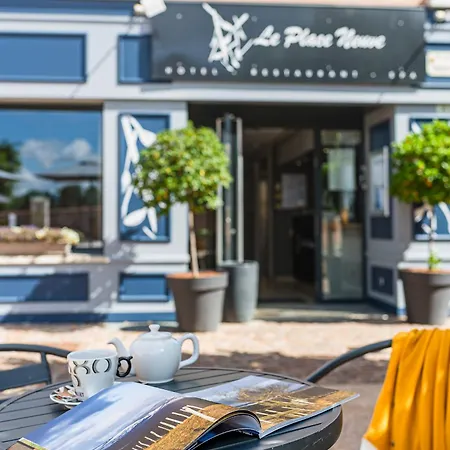 Le Place Neuve Отель 3*