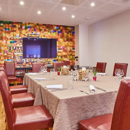 Le Place Neuve Hotel