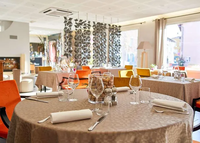 Le Place Neuve מלון Brullioles