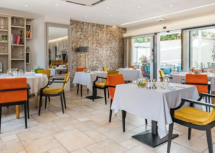 Le Place Neuve 3* Brullioles