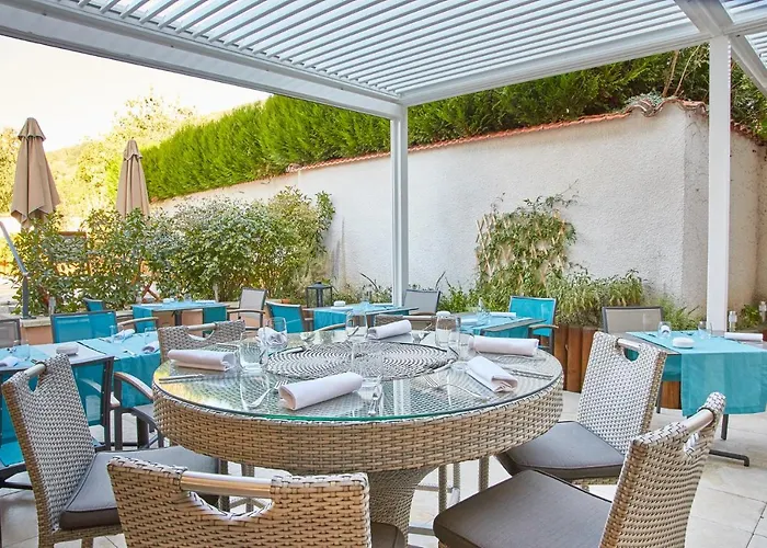 Le Place Neuve מלון