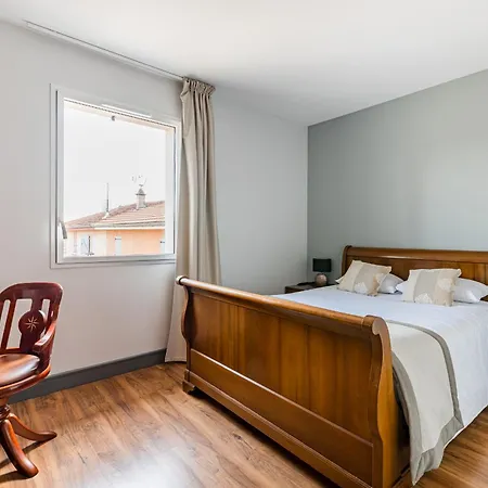 Le Place Neuve 3* Brullioles
