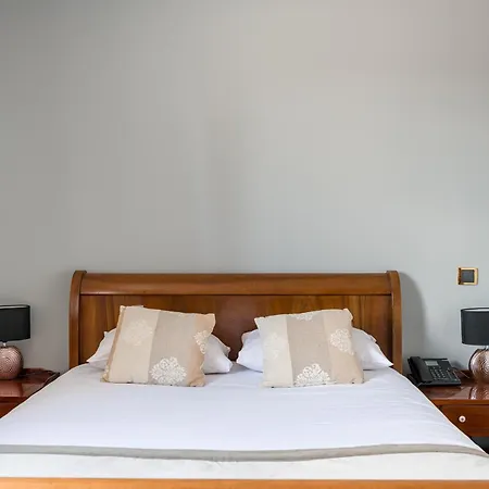 Le Place Neuve Hotel