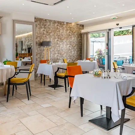 Le Place Neuve 3* Brullioles