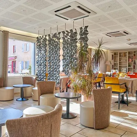 ホテル Le Place Neuve