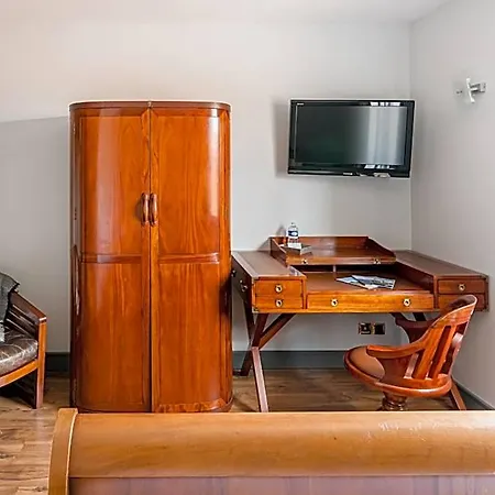 Hotel Le Place Neuve Brullioles