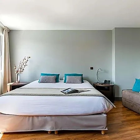 Le Place Neuve Hotel