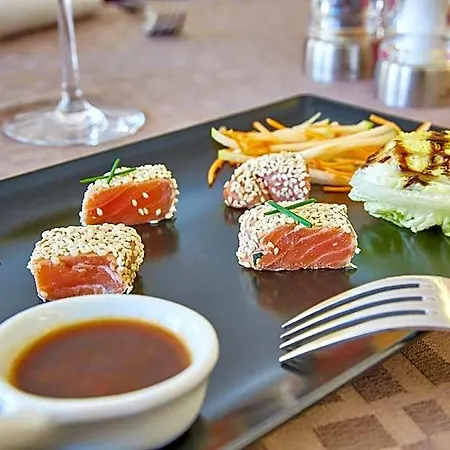 Le Place Neuve Hotel