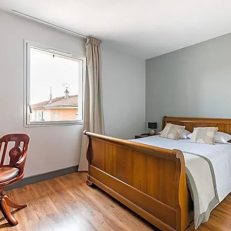 Le Place Neuve 3* Brullioles