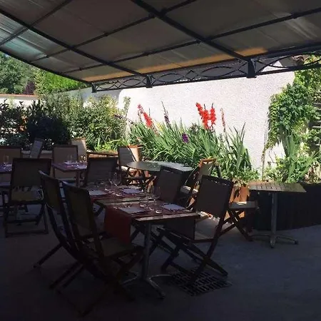 Le Place Neuve Hotel