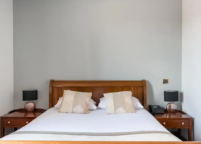 Le Place Neuve Hotel